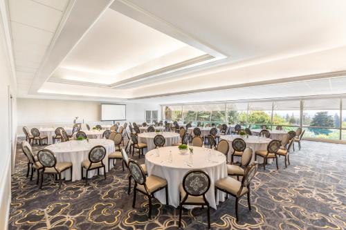 674765819 Claremont Resort & Club