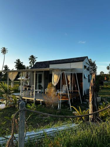 Beachfront Tiny House, Koh Samui, Thailand with FREE Rowboat, Amphoe Koh Samui