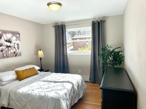 . Humble Family Escape with Ping-Pong, Near Downtown Hickory