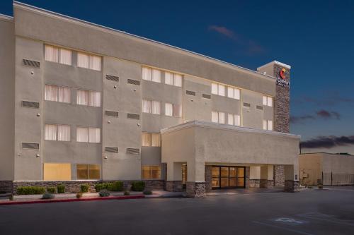 Comfort Inn & Suites Albuquerque Downtown - image 2