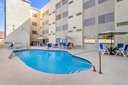 Comfort Inn & Suites Albuquerque Downtown - 수영장