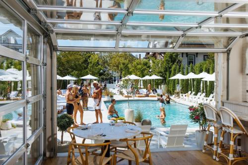 泳池, The St. Laurent in 阿斯伯里公園