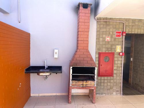 One-Bedroom Apartment image 2