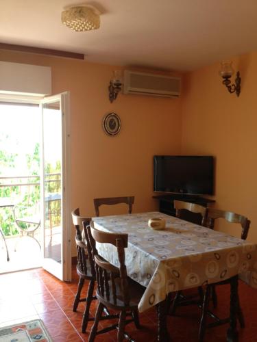 Two-Bedroom Apartment with Balcony and Sea View (6 Adults) image 10