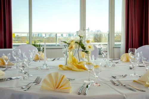 H4 Hotel Frankfurt Messe - image 3