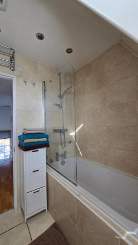Camden Town Apartment - image 13