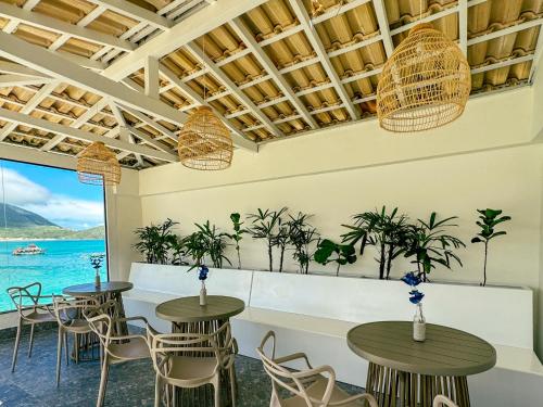 Restaurant, Hotel Recanto do Atalaia in Arraial do Cabo City Center