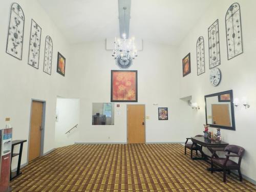 Scenic Hills Inn - image 10