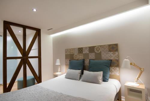 Casa do Castelo 2- Work or Relax in the historic heart of Lisbon! 1