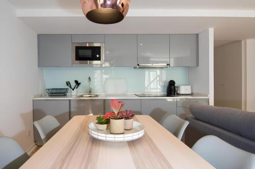 Casa do Castelo 2- Work or Relax in the historic heart of Lisbon! 2