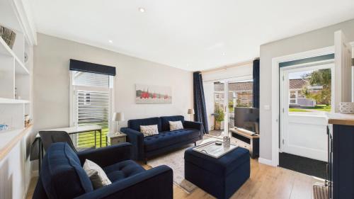 Shared lounge/TV area, Vermont J1 West Bay in Freshwater North