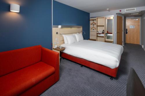Holiday Inn Express Swindon City Centre an IHG Hotel - image 11
