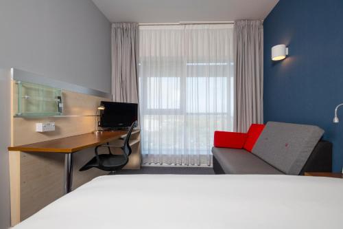 Holiday Inn Express Swindon City Centre an IHG Hotel - main image