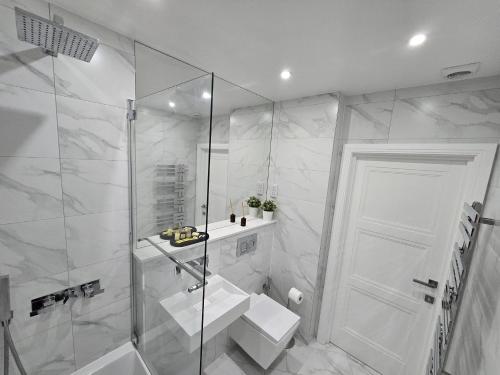 Abbey Corner By Nivaas-Located in the heart of the city centre-5 minute walk to train station-20 minutes to London via train, Reading (fotografie 8)