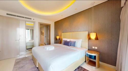 Moderne 1BR apartment overlooking city, Dubai (photo 3)