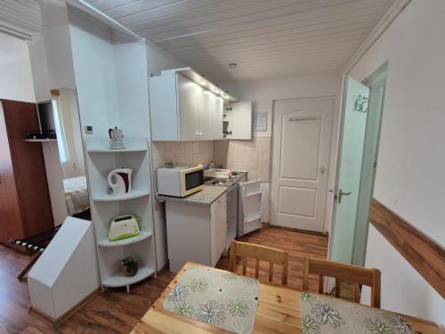 Roxanna Apartman - image 4