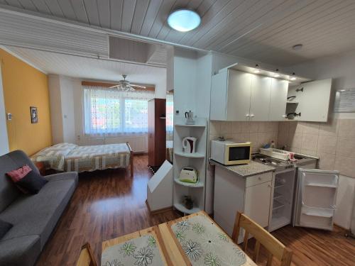 Roxanna Apartman - image 8
