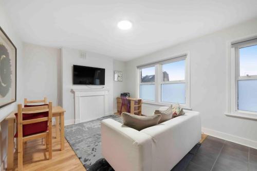 Shepherd's Bush, W12 Apartment 2nd Floor Sleeps 4, Londyn