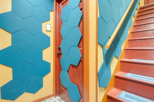 Walk to Trails Artsy Mtn-View Getaway in Vernon! in 伯纳德斯頓 (MA)