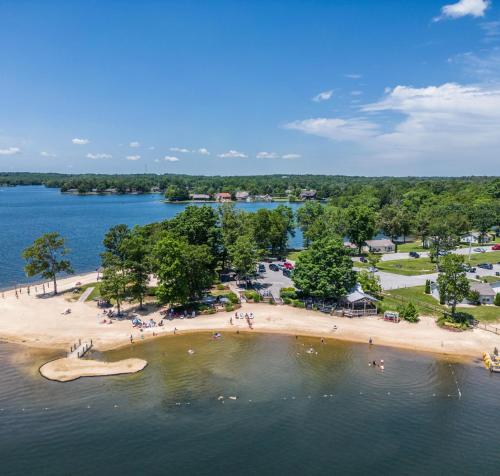 Nearby attraction, Hiawatha West Lake Tansi by Coolvacay in Lake Tansi (TN)