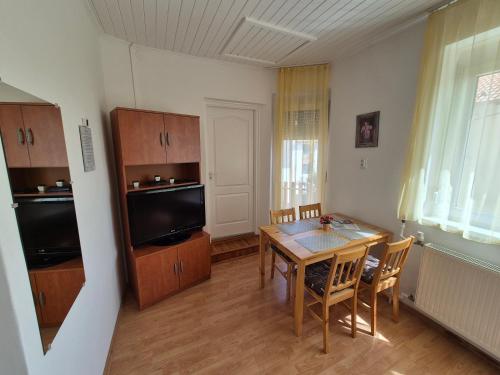 Roxanna Apartman - image 6