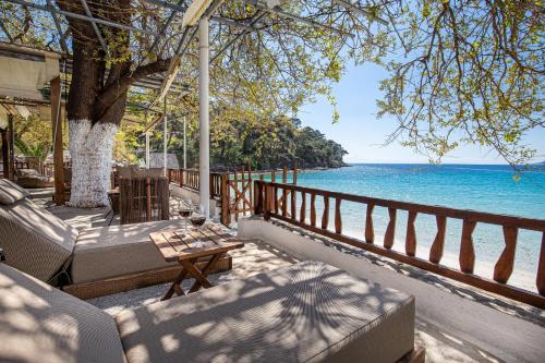 Балкон/тераса, Beautiful Alice Luxury Suites in Thimonia