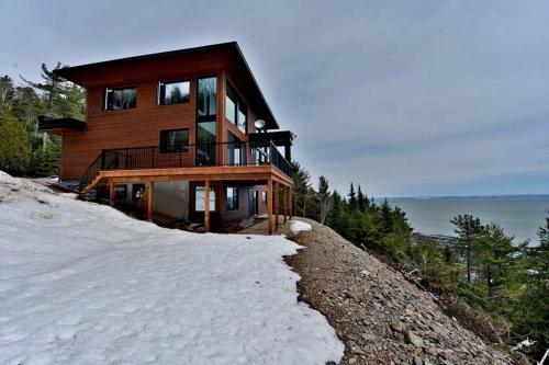 Villa St-Laurent et spa - Au coeur de Charlevoix ! in 聖艾雲尼 (QC)