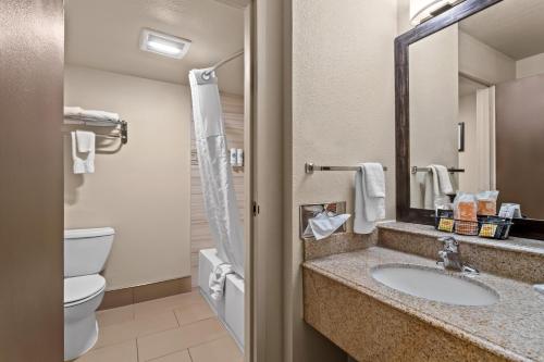 Comfort Inn City of Natural Lakes - image 11