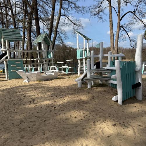 Spēļu laukums, Domek 4-6 osobowy z dostępem do plaży (Domek 4-6 osobowy z dostepem do plazy) in Lagow