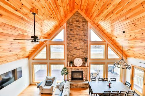 Lakeside Catskills Escape - Soak, Sip, Stargaze, Cairo