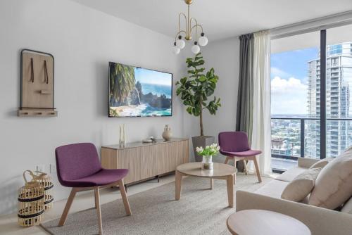 3701 Kaseya Center 2 Bdr Apt with Pool and Gym, Miami