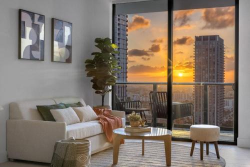 2704 Beautiful Downtown Apt with Gym Pool Spa Skyline Views and in front of Kaseya Center
