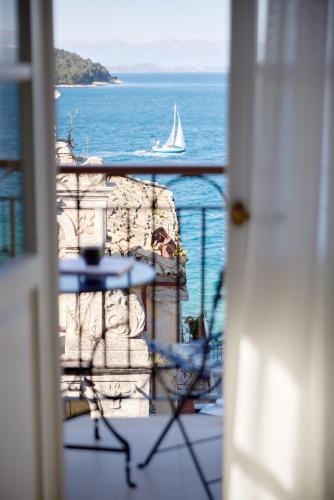 Lingkungan sekitar, The Calliston in Corfu