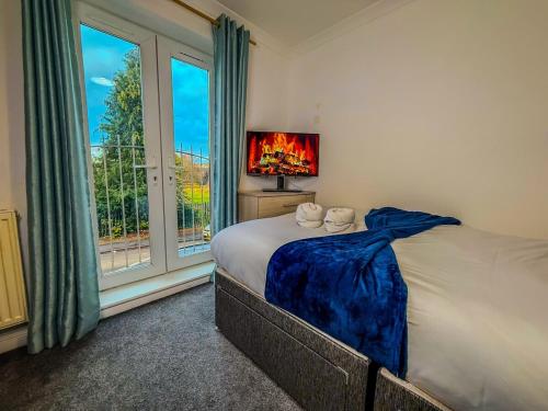 Modern 5 BR Home By AltoLuxoExperience Short Lets & Serviced Accommodation With Free Wifi & Parking – khách sạn tại Easton