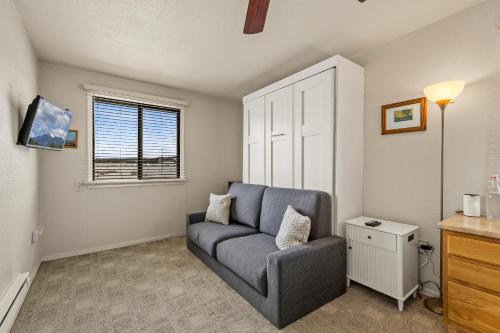 Rustic Mountain Chalet with Private Studio Minutes from Snowbowl