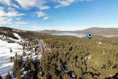 Wrens Nest in Big Bear Lake, USA