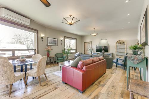 Walkable Apt in Carbondale Luxury Artists Loft Walkable Apt in Carbondale Luxury Artists Loft