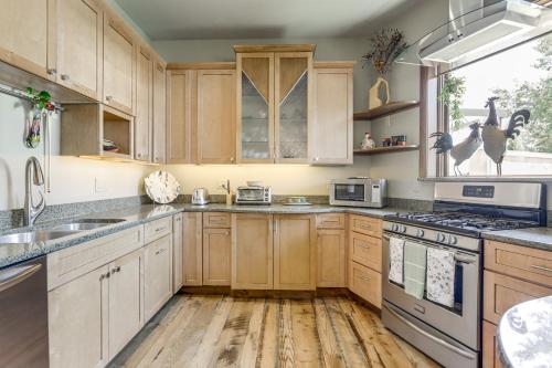 Walkable Apt in Carbondale Luxury Artists Loft Walkable Apt in Carbondale Luxury Artists Loft