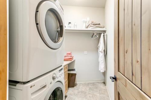 Walkable Apt in Carbondale Luxury Artists Loft Walkable Apt in Carbondale Luxury Artists Loft