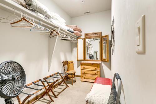 Walkable Apt in Carbondale Luxury Artists Loft Walkable Apt in Carbondale Luxury Artists Loft