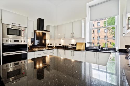 Timeless 5 bed Duplex Flat, Glasgow (photo 3)
