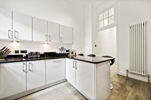 Timeless 5 bed Duplex Flat, Glasgow (photo 10)