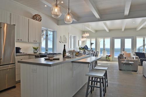 Villa et spa - Le coeur de la plage - Charlevoix ! in Saint-Irenee (QC)