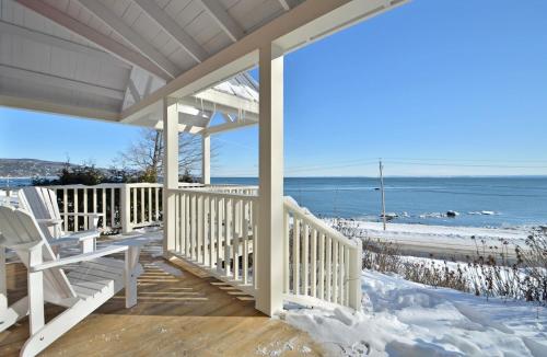 Villa et spa - Le coeur de la plage - Charlevoix ! in Saint-Irenee (QC)