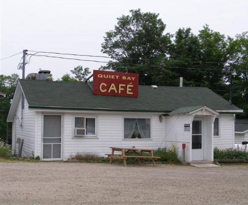 Quiet Bay Inn & Café