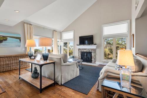 1105 Duneside Villa by Akers Ellis Rentals