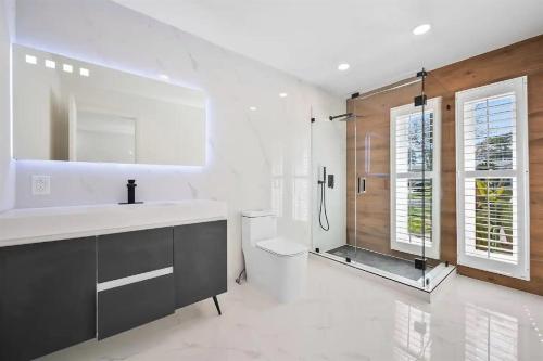 Miami-4-NW-Unique house with lake view and pool in Pembroke Pines