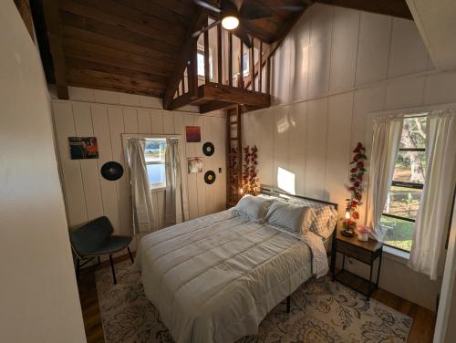 cozy lakeside retreat in Ocklawaha