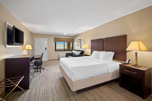 Accommodation in Sully