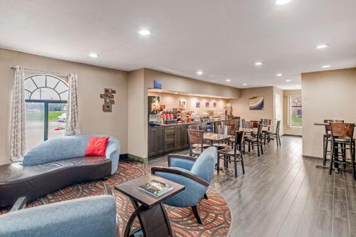 Best Western Cedar Inn - image 9